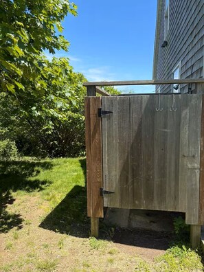 Property grounds - Easy Island Living – Spacious 4BR Retreat w/ AC (New Shoreham)