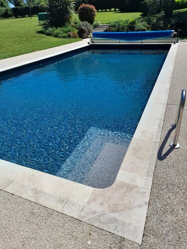 Guest Room "La Grande Rivière" with Shared Pool, Wi-Fi, and Air Conditioning