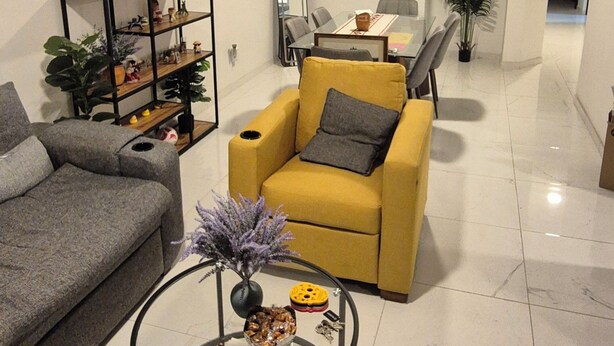 A modern living room with a sofa, armchairs, a coffee table, a bookshelf, and a dining area. - Centrally located apartment in Guadalajara in one of the best neighborhoods in the city. (Guadalajara)