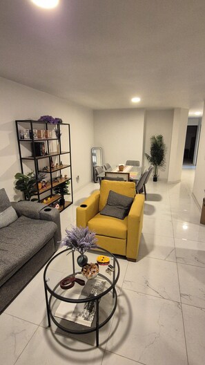 Living area - Centrally located apartment in Guadalajara in one of the best neighborhoods in the city. (Guadalajara)