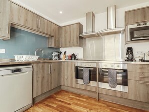 Dishwasher, cookware/dishes/utensils - Sea View (Newquay)