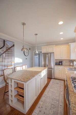 Private kitchen - Luxury 4BR 4BA on Spring Street with Ocean Views (New Shoreham)