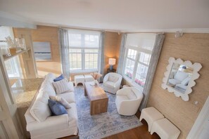 Living area - Luxury 4BR 4BA on Spring Street with Ocean Views (New Shoreham)