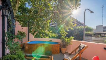 Bañera de hidromasaje exterior