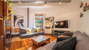 TV - MOT Rentals + Dorrego House - Pool in Palermo Hollywood (Buenos Aires)