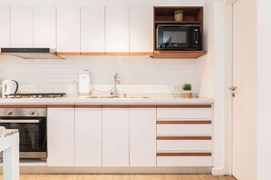 Fridge, microwave, oven, stovetop - MOT Rentals + 4 Bd 3 Ba Terrace, Pool and BBQ Palermo (Buenos Aires)