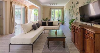 MOT Rentals + Chacras de Coria - 4 Bd Pool & Garden