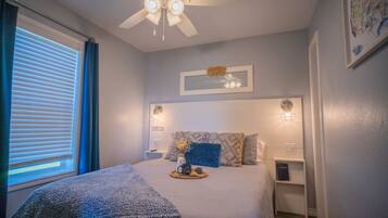 Luxury Cabin, Lake View | Laptop workspace, blackout drapes, soundproofing, iron/ironing board