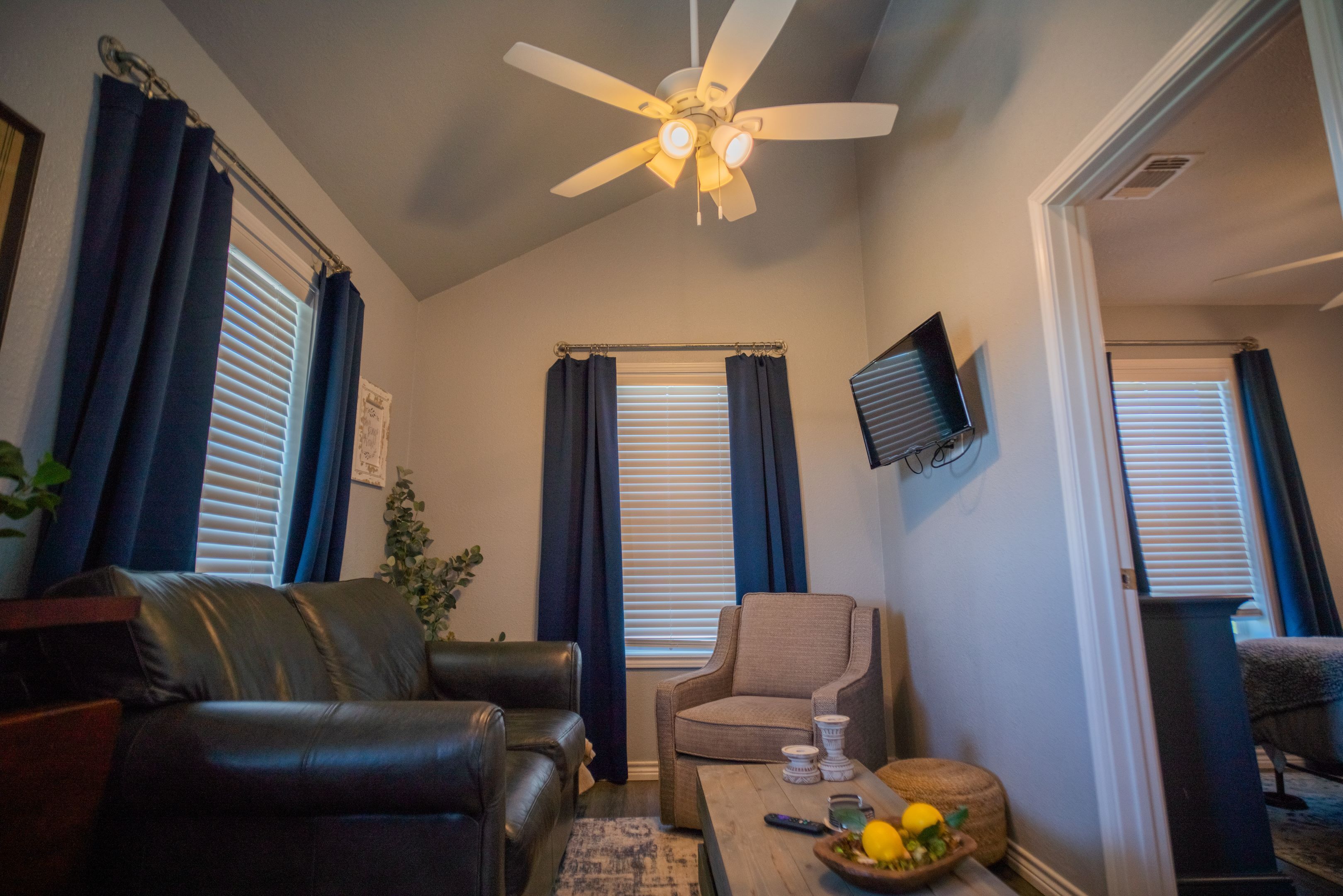 Cabaña de lujo, vista al lago | Área de sala de estar