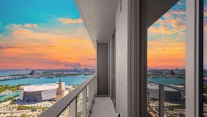 Property grounds - Elevated Stay in Modern 1BR and Den in Downtown Miami (Miami)
