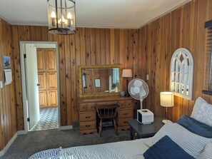 4 bedrooms, desk, iron/ironing board, free WiFi