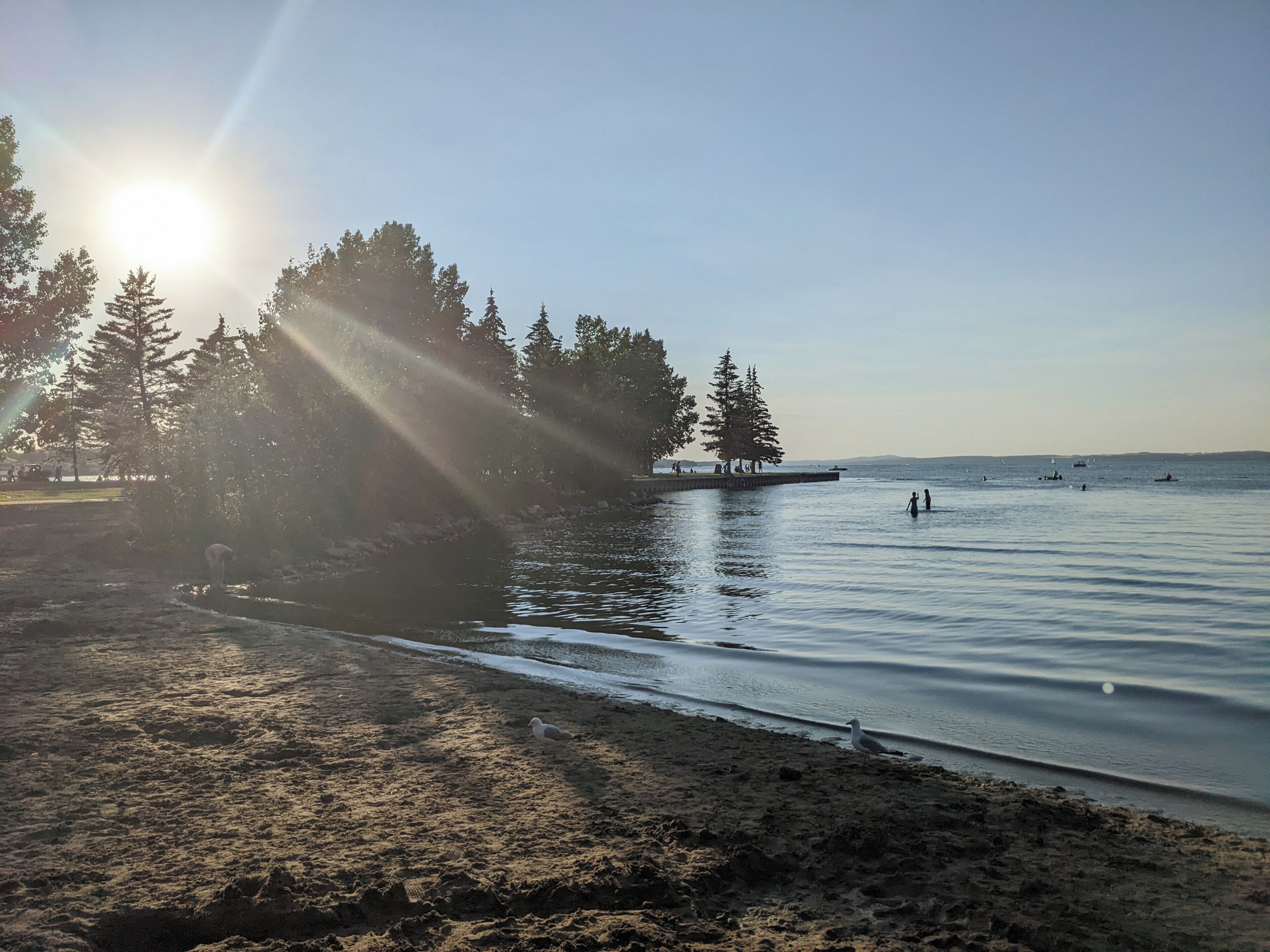 Beach nearby, sun-loungers, beach towels