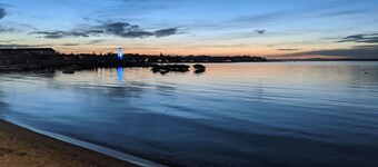 Lovely 4-bedroom cabin in the heart of Sylvan Lake - 4 min walk to the beach