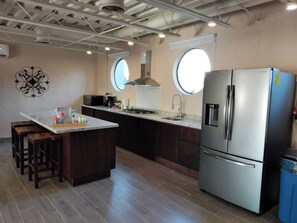 Fridge, microwave, stovetop, coffee/tea maker - Suite Buenavista 301 y 302 (La Paz)