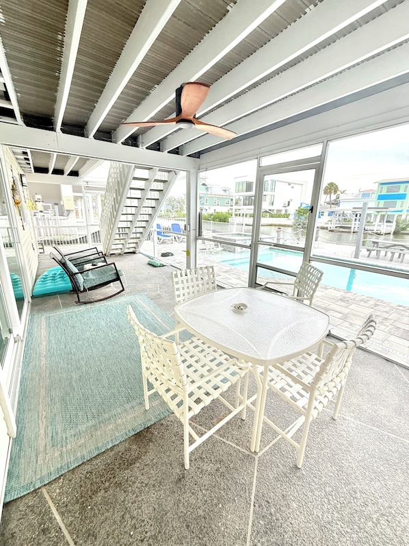 屋外ダイニングエリア