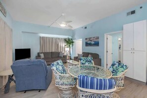 TV, offices - Beachfront Paradise! Crawl 2 beach~Beachfront Pool (Indian Rocks Beach)