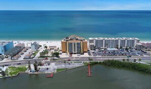 Exterior - Beachfront Paradise! Crawl 2 beach~Beachfront Pool (Indian Rocks Beach)