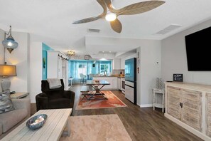 TV, fireplace, offices - Luxurious New Heated Pool & Spa! 4 mins to beach! (Seminole)