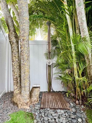 Property grounds - Organic & Modern~90° Heated Salt Pool~Walk 2 beach (Indian Rocks Beach)