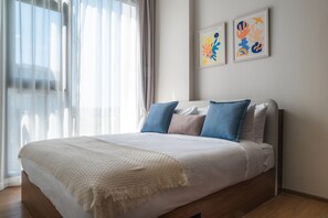 Bureau, fer et planche à repasser, Wi-Fi gratuit, draps fournis