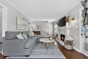 Smart TV, fireplace - Remodeled Kansas City home near World Cup stadium, walk to park, dog friendly (Fairway)