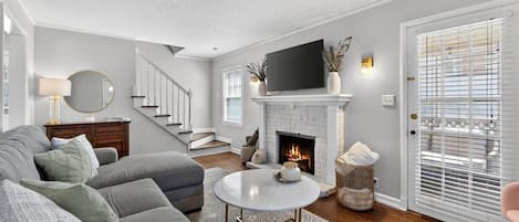 Smart TV, fireplace
