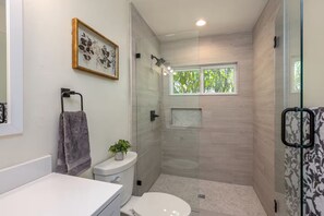 Towels, soap, shampoo, toilet paper - 3BR La Mesa Home w/Arcade, Parking Near SDSU (La Mesa)