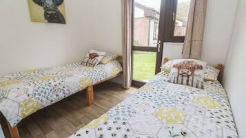 2 bedrooms, individually decorated, individually furnished