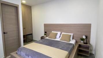 Deluxe Double Room | Laptop workspace, iron/ironing board (on request), WiFi (free)