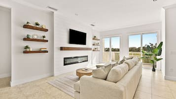 Smart TV, fireplace
