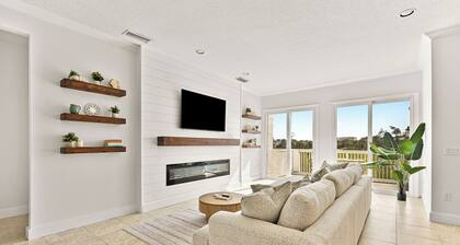NEWLY Renovated Coastal Retreat in Iconic Sawgrass — Walk to the Beach!