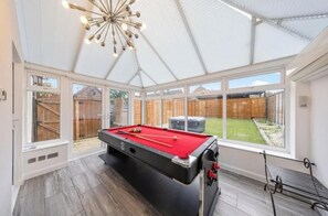Games room - Headline:
Spacious 3BR Medway Home | Hot Tub & Games | Ideal for Long Stays (Gillingham)