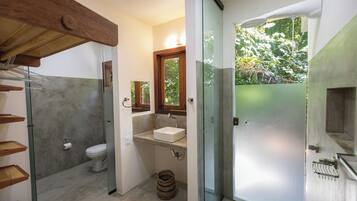 Chalé sênior, vista para o jardim | Banheiro