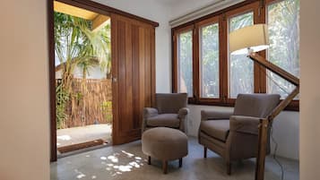 Chalé sênior, vista para o jardim | Parte interna