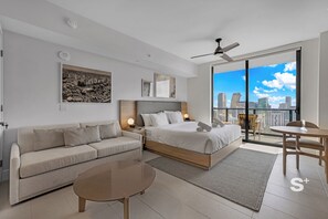 Studio, Balcony, City View | Egyptian cotton sheets, premium bedding, blackout curtains - 46th-Floor High-Rise Studio - Pool & Gym (Miami)