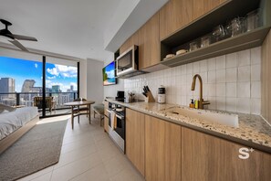 Studio, Balcony, City View | Private kitchen - 46th-Floor High-Rise Studio - Pool & Gym (Miami)