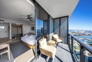Studio, Balcony, City View - 46th-Floor High-Rise Studio - Pool & Gym (Miami)
