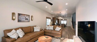 Bigfoot’s Escape | Hot Tub | 20 Min to Yellowstone