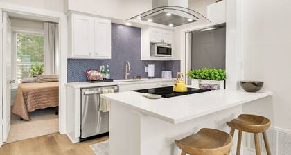 The Cove:2 bdrm, 4 minute walk to A&M