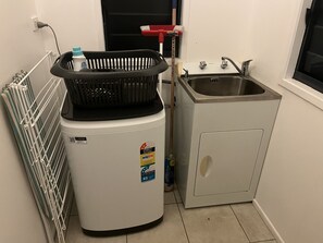 Interior - Toreaiva 91 Beachfront Studio - Upper (Arorangi)