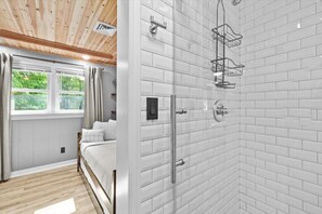 Douche, serviettes fournies