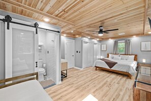 Room - Hot Tub | Game Room | Fire Pit | Family Friendly (Albrightsville)