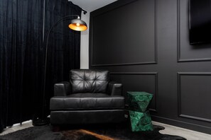 Interior - Lovely 1-bedroom studio with AC in vibrant Phoenix (Phoenix)