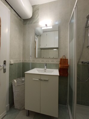 Bathroom - Vrbo Property (Rotes Velles)