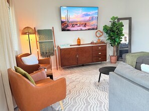 Living area - 4BR Family & group Oasis in Mesa – Big Backyard & Steps from Sloan Park & ASU!! (Mesa)