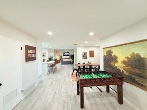Game room - 4BR Family & group Oasis in Mesa – Big Backyard & Steps from Sloan Park & ASU!! (Mesa)