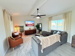 Living area - 4BR Family & group Oasis in Mesa – Big Backyard & Steps from Sloan Park & ASU!! (Mesa)