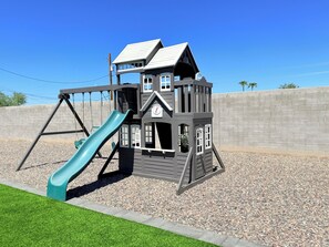 Children's area - 4BR Family & group Oasis in Mesa – Big Backyard & Steps from Sloan Park & ASU!! (Mesa)