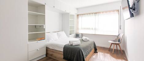 1 slaapkamer, een strijkplank/strijkijzer, internet, beddengoed