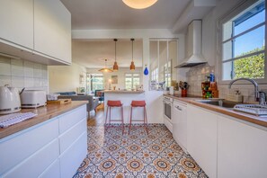 Microwave, oven, dishwasher, coffee/tea maker - Maison Côté Bassin – Abatilles (Arcachon)